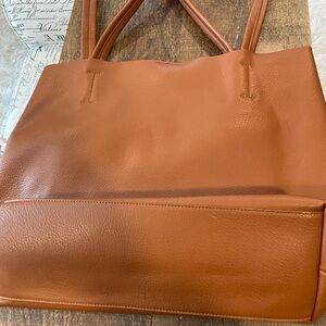 Classic Tan Leather Tote Bag - Versatile Everyday Carry